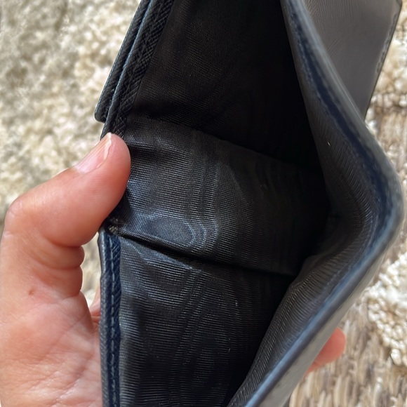 Prada bi-fold leather snap wallet - Picture 4 of 6